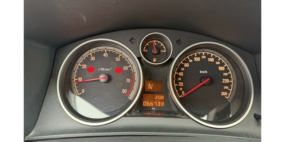 Opel Astra 1.6i 1.Hand Automatik Teilleder Xenon AHK 66.700 km 4.900 &euro; Altdorf 84032