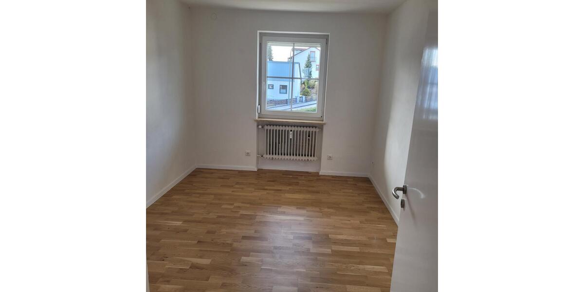 Etagenwohnung Vilsbiburg - 3.5 Zimmer, 93 m&sup2;, 960&euro; | Angebot:25307810