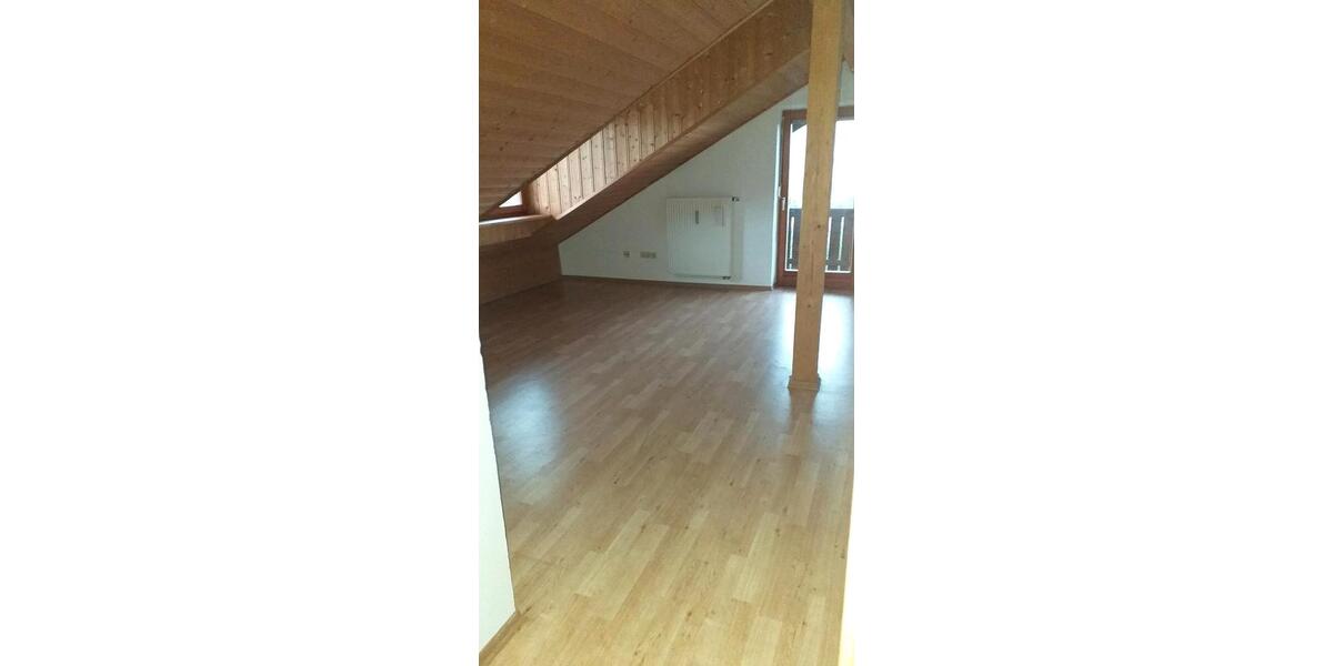 Dachgeschoßwohnung Mallersdorf-Pfaffenberg Pfaffenberg - 4 Zimmer, 94 m&sup2;, 700&euro; | Angebot:27576998