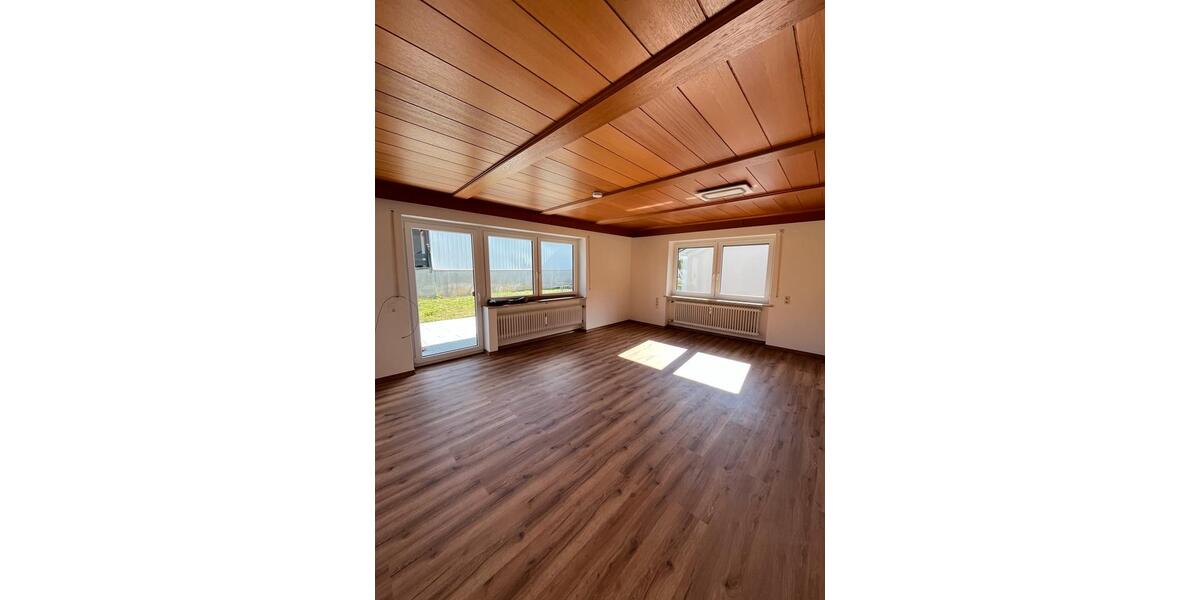 Etagenwohnung Dingolfing - 4 Zimmer, 120 m&sup2;, 1.300&euro; | Angebot:27595656