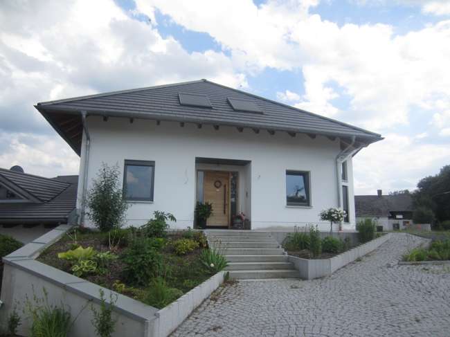 Einfamilienhaus Rottenburg an der Laaber - 8 Zimmer, 350 m&sup2;, 2.390&euro; | Angebot:26994968