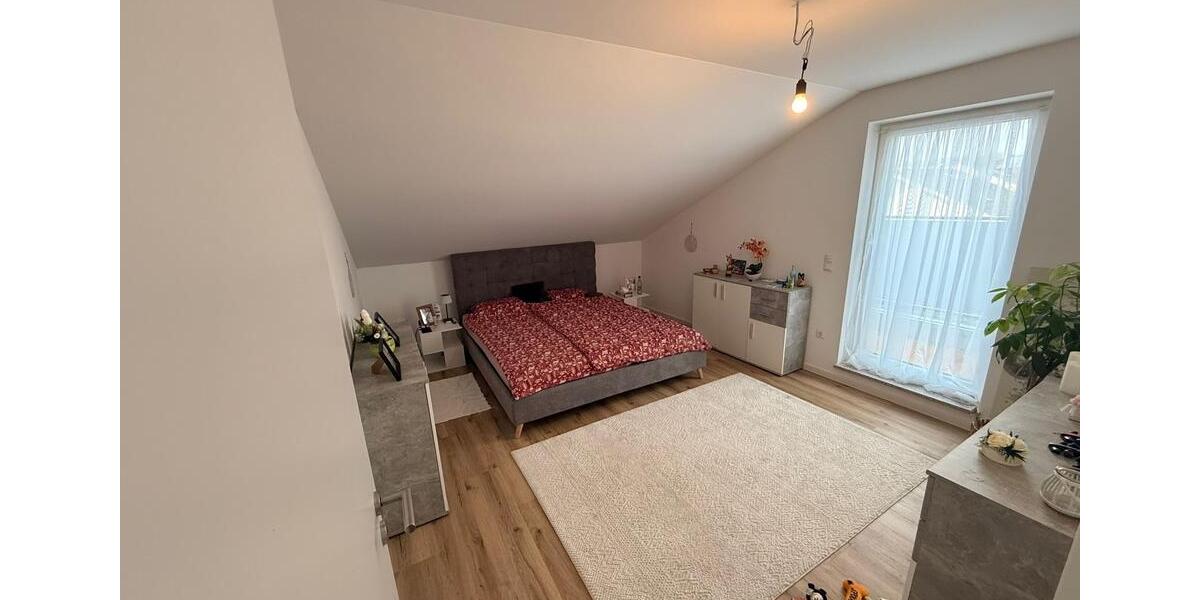Dachgeschoßwohnung Essenbach - 4 Zimmer, 97 m&sup2;, 1.600&euro; | Angebot:25279484