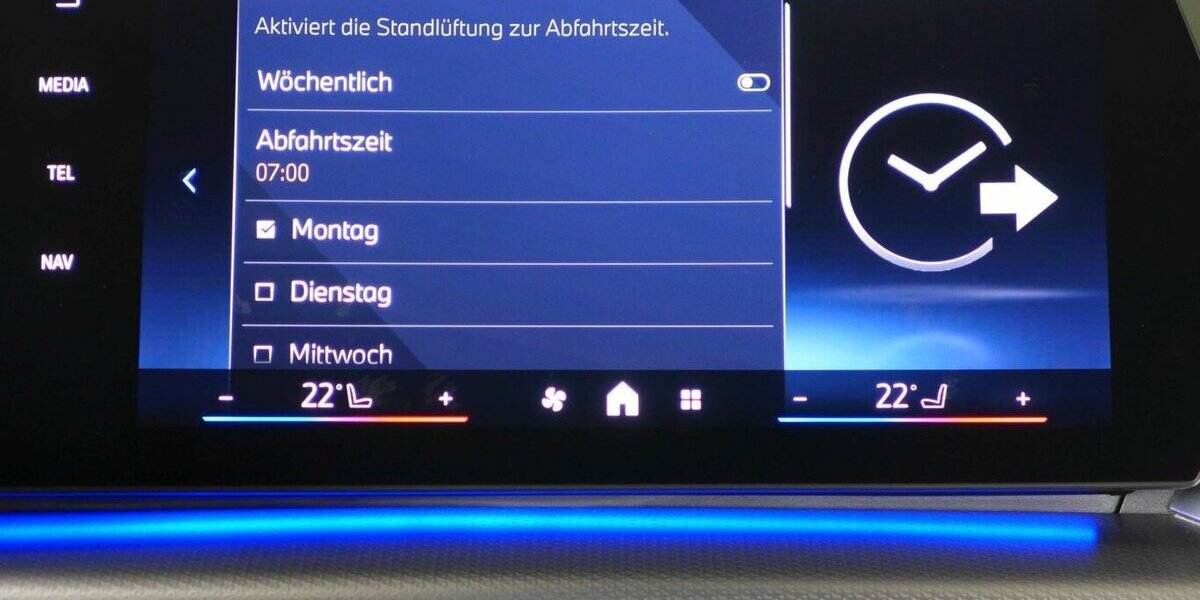 BMW 218 Active Tourer i M Sport 360°,AHK,HUD,Leder 10.400 km 29.590 &euro; Landshut 84030