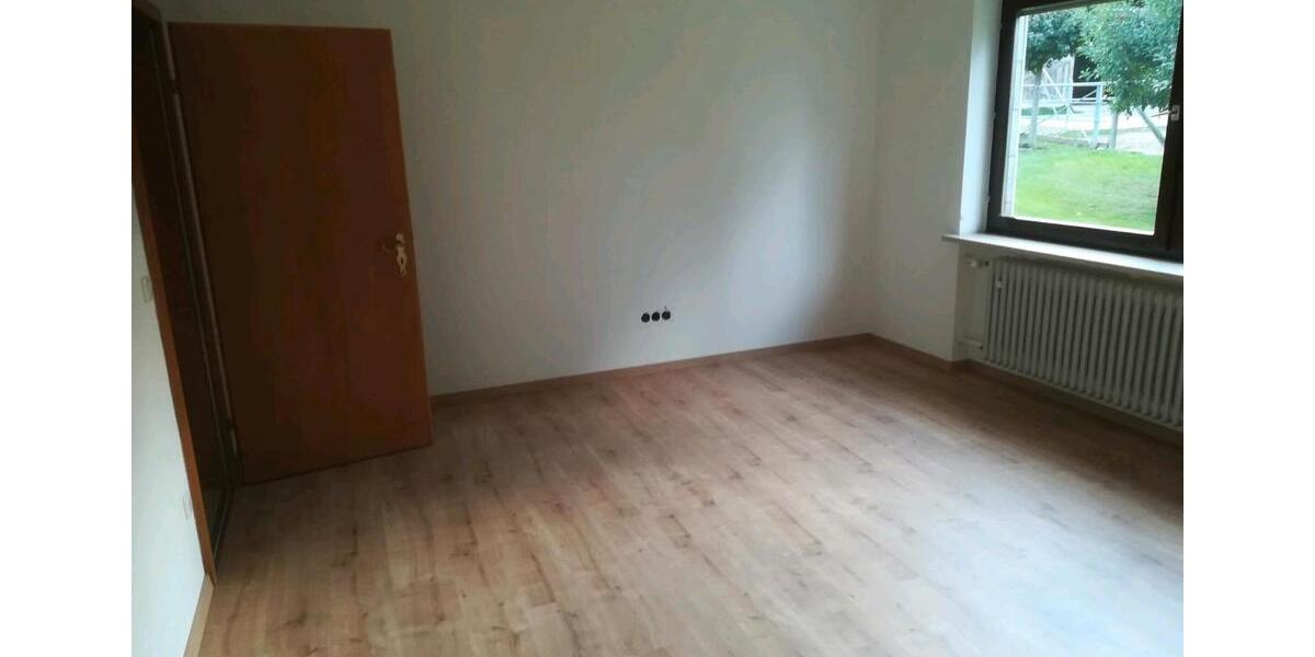 Erdgeschoßwohnung Niederviehbach - 1 Zimmer, 83 m&sup2;, 650&euro; | Angebot:25977313