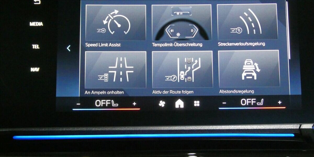 BMW X1 20d xDrive x-Line AHK,360°,HUD,Ledersportsitze 21.200 km 42.590 &euro; Landshut 84030