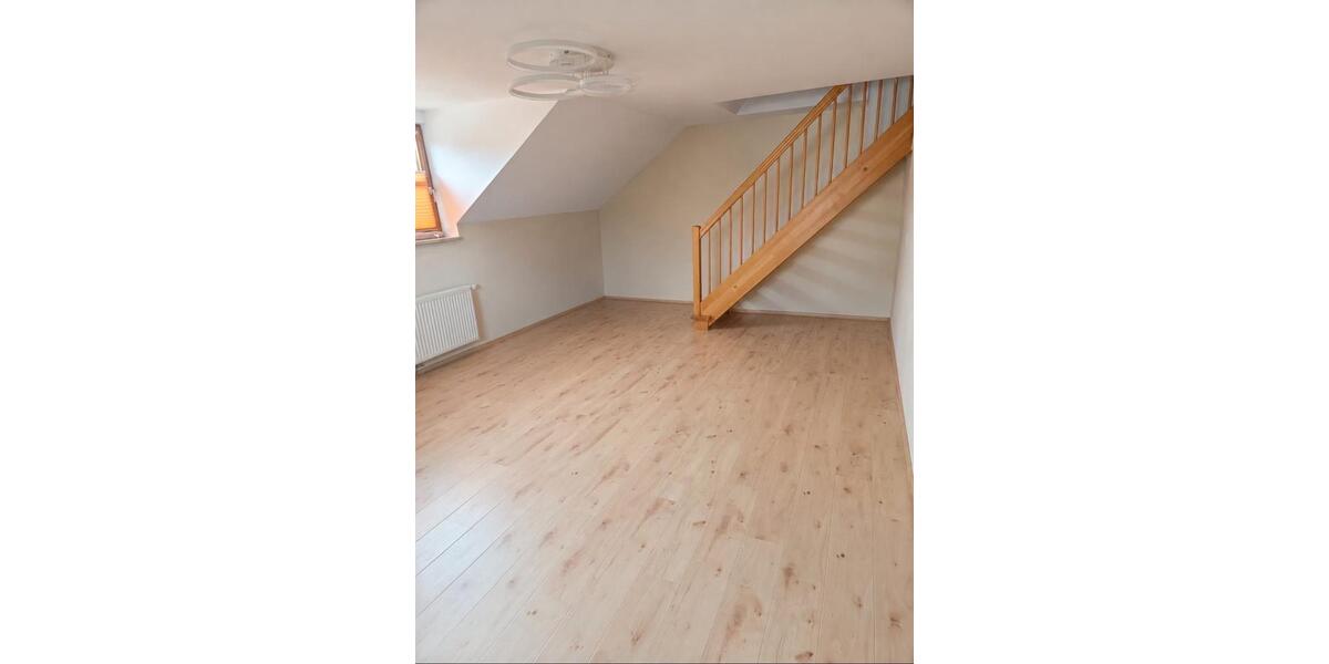 Etagenwohnung Mengkofen - 4 Zimmer, 100 m&sup2;, 900&euro; | Angebot:26626316