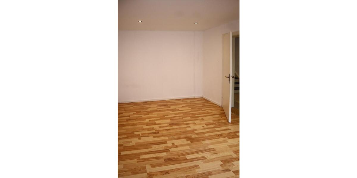 Einfamilienhaus Velden - 7 Zimmer, 140 m&sup2;, 1.300&euro; | Angebot:23660225