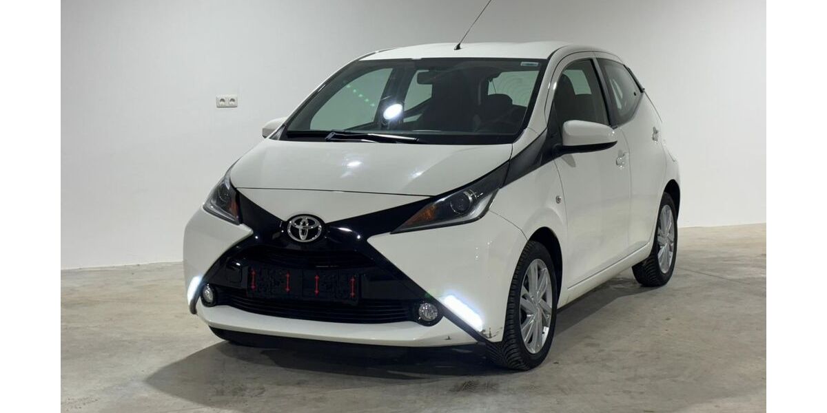 Toyota Aygo (X) 28.900 km 7.490 &euro; Weihmichl 84107
