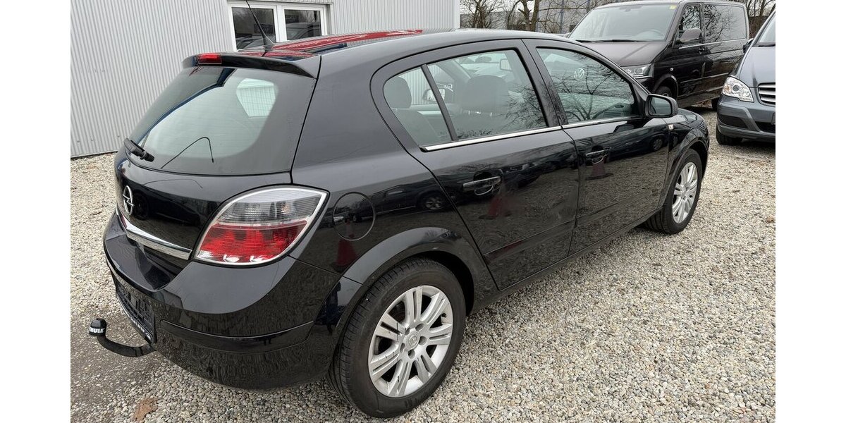 Opel Astra 1.6i 1.Hand Automatik Teilleder Xenon AHK 66.700 km 4.900 &euro; Altdorf 84032