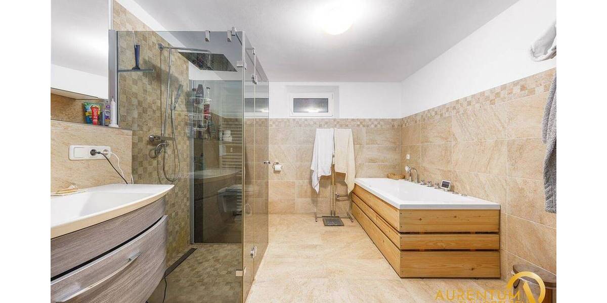 Einfamilienhaus Bruckberg - 8 Zimmer, 250 m&sup2;, 850.000&euro; | Angebot:25800218