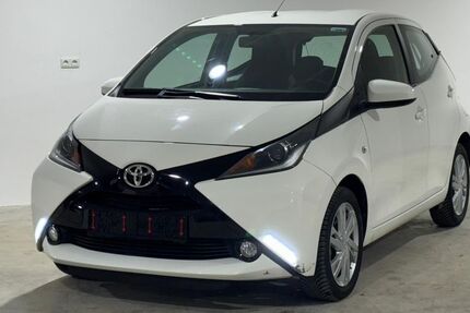 Toyota Aygo (X) 28.900 km 8.490 &euro; Weihmichl 84107
