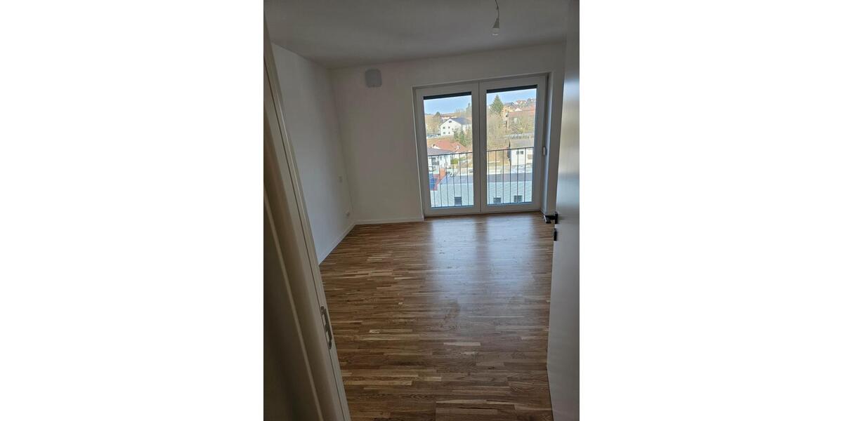 Etagenwohnung Rottenburg an der Laaber - 4 Zimmer, 116 m&sup2;, 1.330&euro; | Angebot:24774584