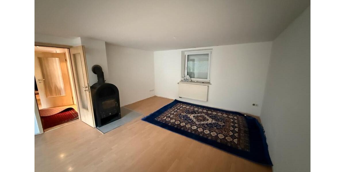 Einfamilienhaus Pfeffenhausen - 7 Zimmer, 244 m&sup2;, 2.000&euro; | Angebot:25300781