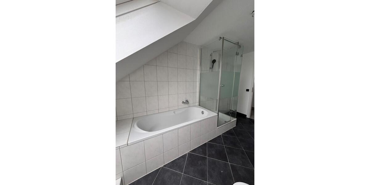 Dachgeschoßwohnung Pfeffenhausen - 2 Zimmer, 75 m&sup2;, 1.060&euro; | Angebot:25965989