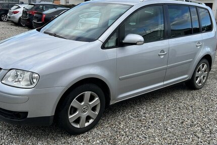 VW Touran 2.0 TDI Highline 7-Sitzer Tempomat AHK 220.000 km 2.000 &euro; Altdorf 84032