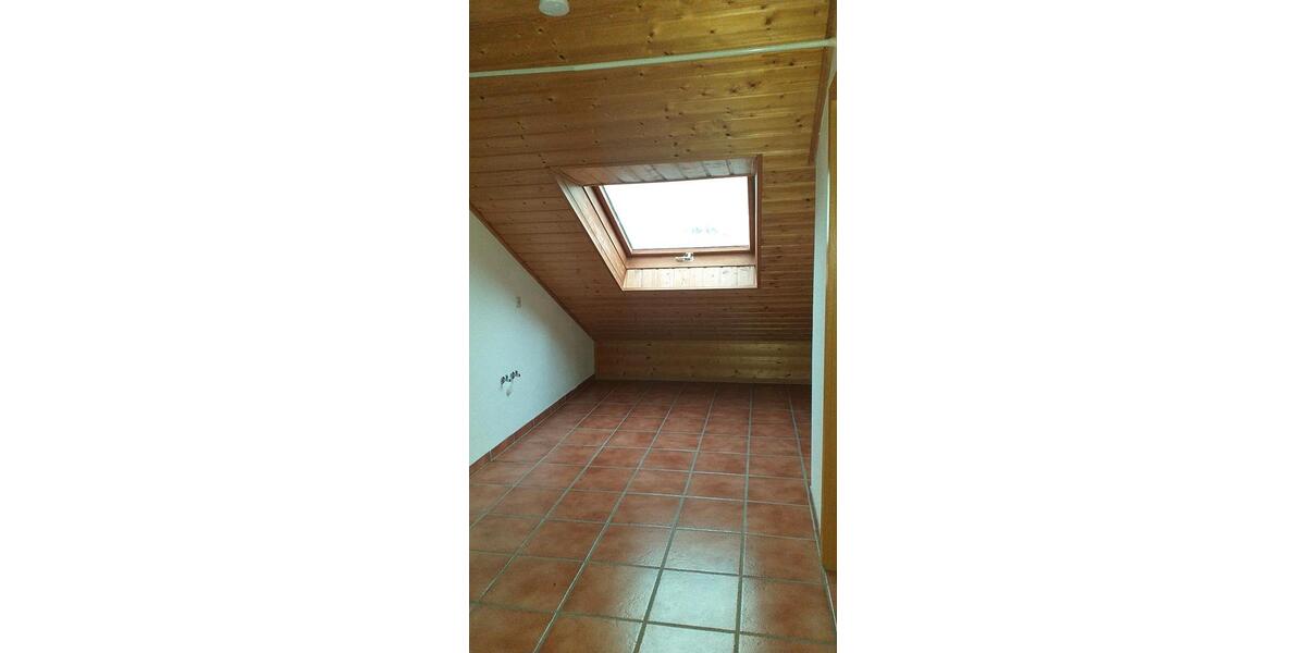 Dachgeschoßwohnung Mallersdorf-Pfaffenberg Pfaffenberg - 4 Zimmer, 94 m&sup2;, 700&euro; | Angebot:27576998