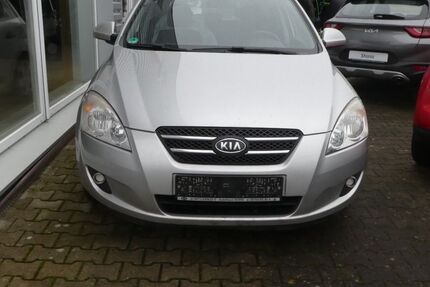 Kia ceed / Ceed 248.865 km 2.950 &euro; Bruckberg 84079