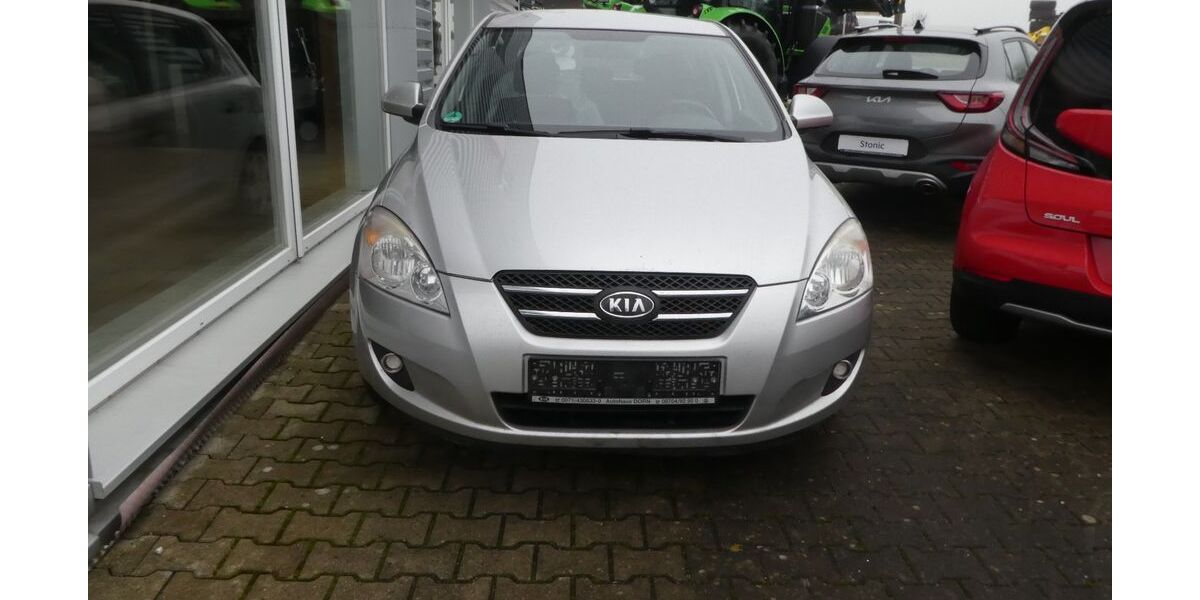 Kia ceed / Ceed 248.865 km 2.950 &euro; Bruckberg 84079