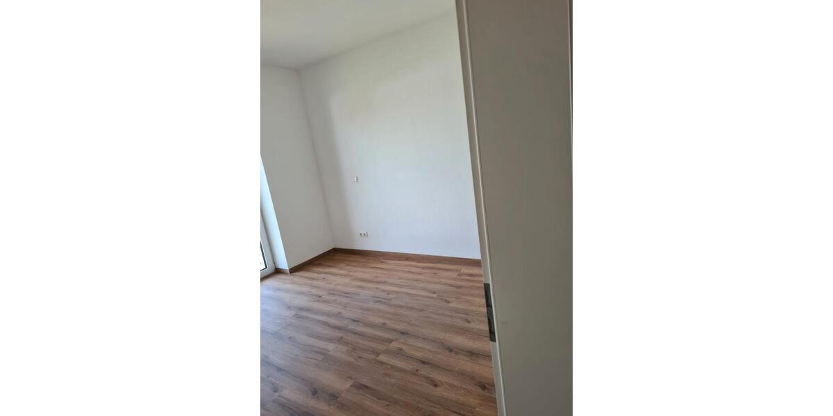 Etagenwohnung Mengkofen - 3 Zimmer, 89 m&sup2;, 860&euro; | Angebot:26614963