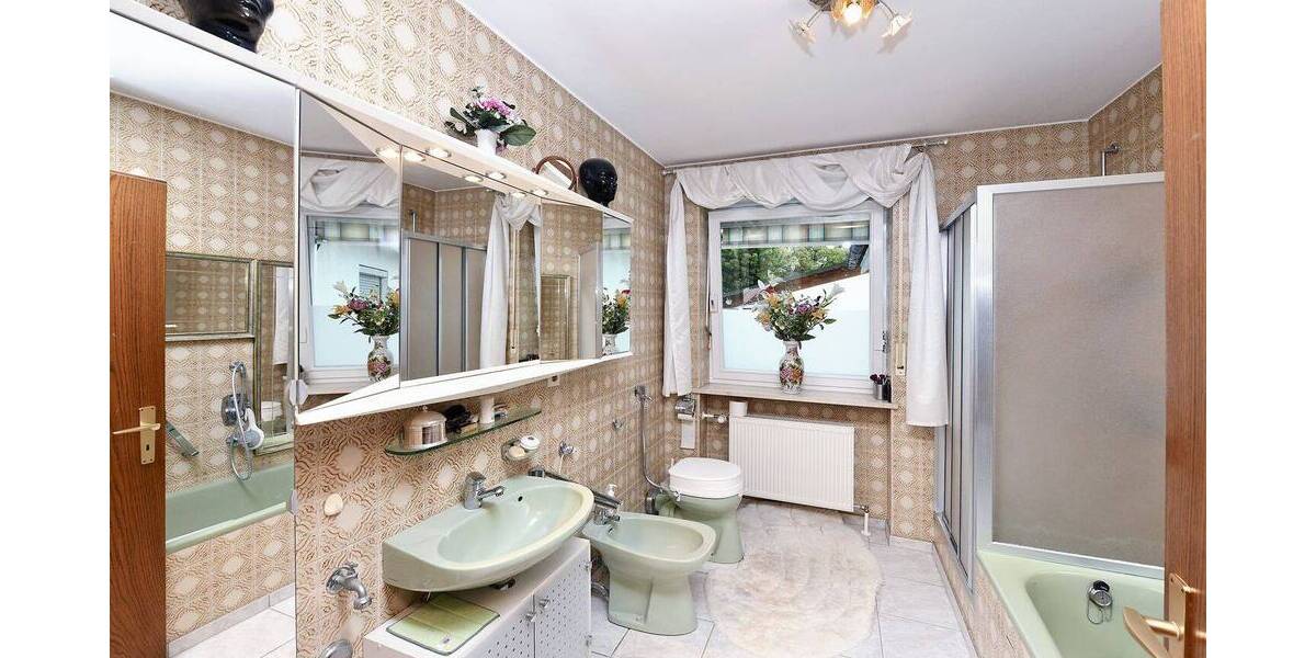 Einfamilienhaus Landshut Achdorf - 7 Zimmer, 350 m&sup2;, 1.150.000&euro; | Angebot:25743789