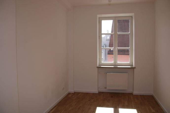 Etagenwohnung Vilsbiburg - 3 Zimmer, 141 m&sup2;, 1.200&euro; | Angebot:25797218