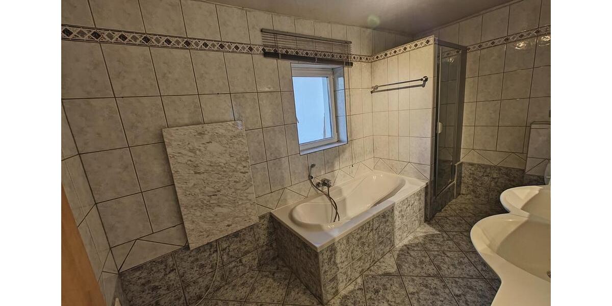 Einfamilienhaus Wildenberg - 7 Zimmer, 220 m&sup2;, 1.700&euro; | Angebot:25907276