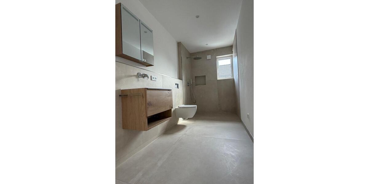 Etagenwohnung Ergolding - 4 Zimmer, 130 m&sup2;, 2.150&euro; | Angebot:26560529
